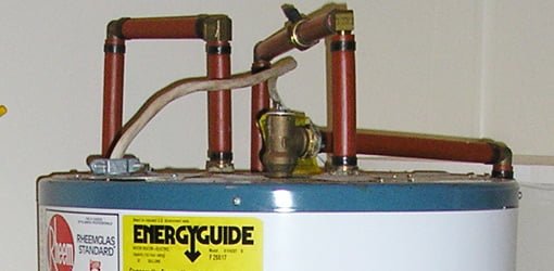 Válvula de alivio de presión en calentador de agua.
